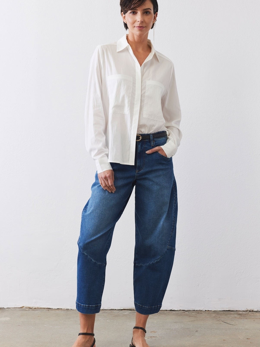 Ruti The Denim Wide-ish Pants Medium Wash Size 10 Barrel Tapered Jeans EUC